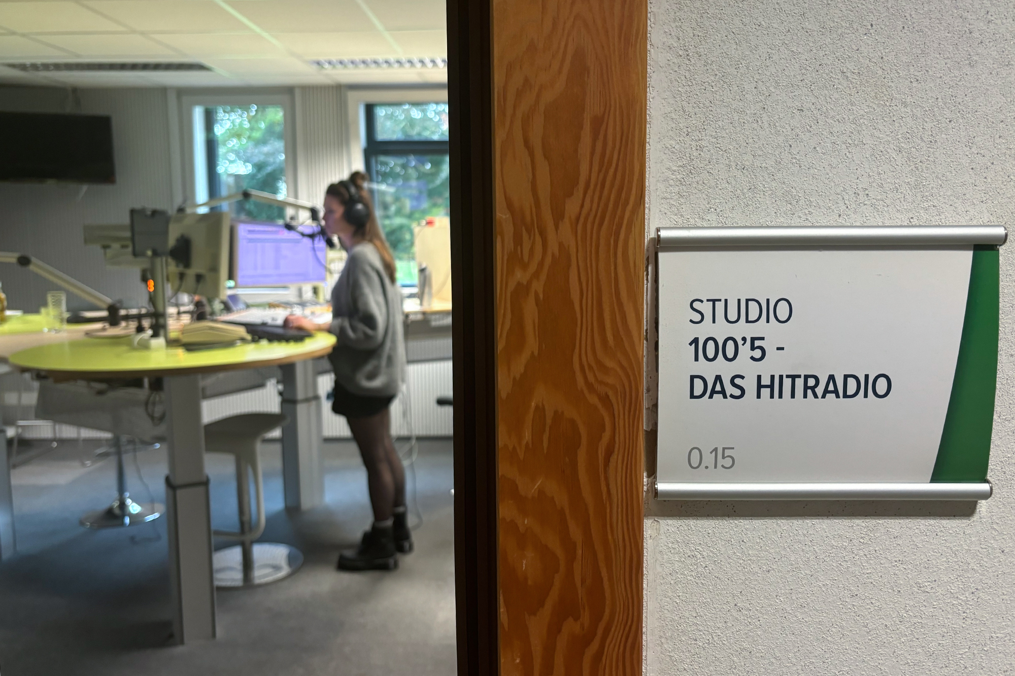 Das Studio von "100'5 - das Hitradio" im BRF-Funkhaus in Eupen (Bild: Katrin Margraff/BRF)