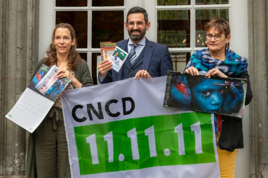 v.l. Claire Guffens (Miteinander Teilen), Antonios Antoniadis (DG-Minister), Anne Lecomte (11.11.11) - Bild: Olivier Krickel/BRF