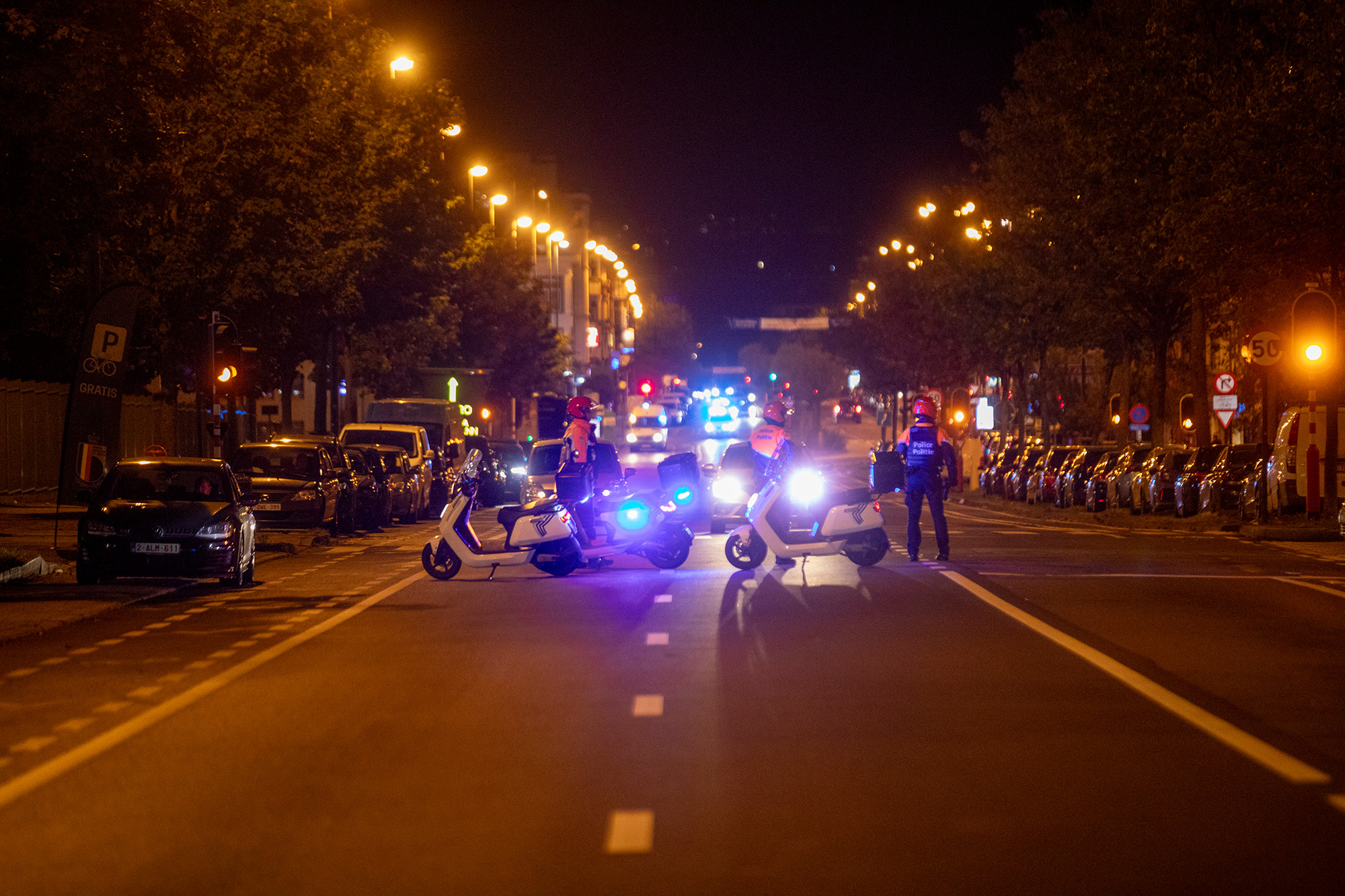 Straßensperrung der Polizei nach dem Anschlag auf schwedische Fußballfans in Brüssel am 16.10. (Bild: Hatim Kaghat/Belga)