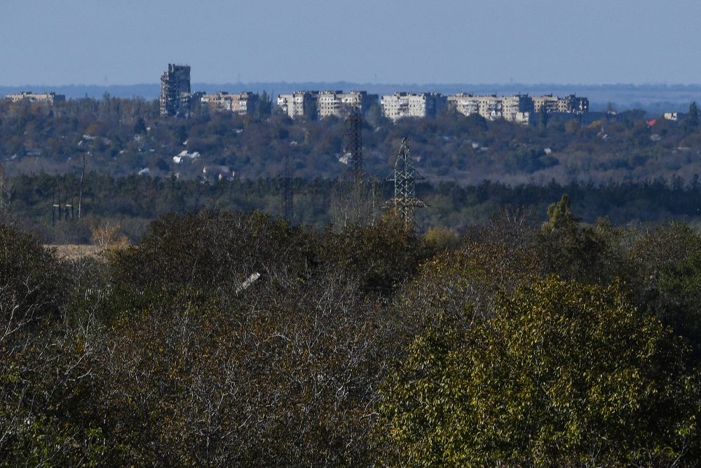 Blick auf die Frontstadt Awdijiwka am 18. Oktober (Bild: Stringer/AFP)