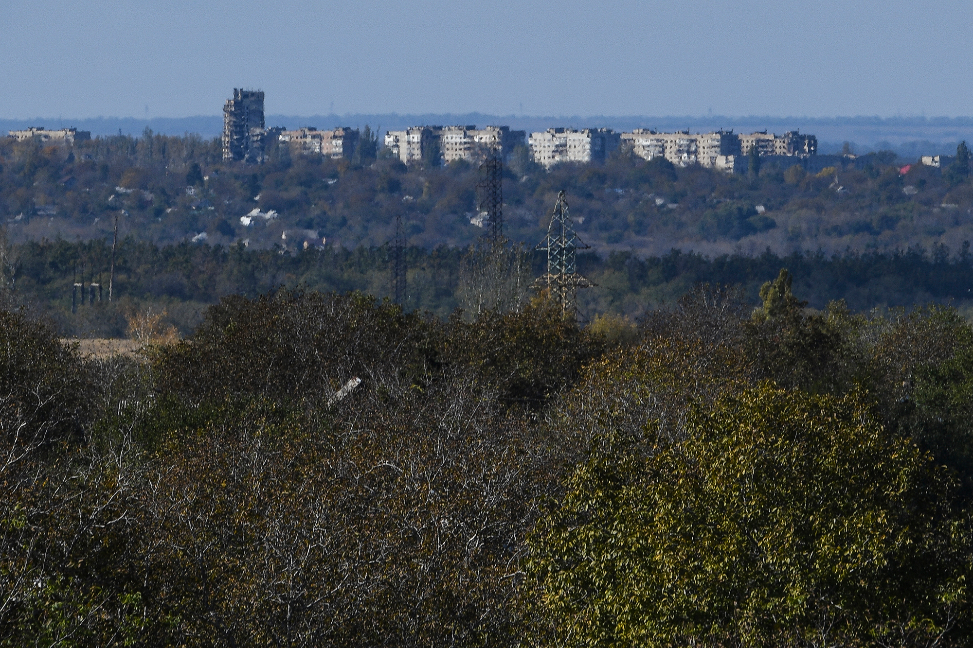 Blick auf die Frontstadt Awdijiwka am 18. Oktober (Bild: Stringer/AFP)