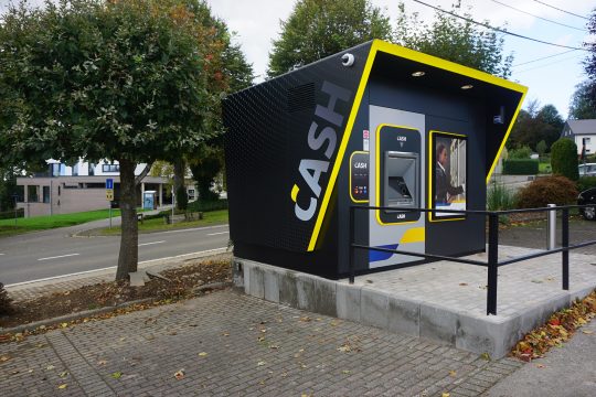 Batopin-Geldautomat am Schweinemarkt in Amel (Bild: Stephan Pesch/BRF)
