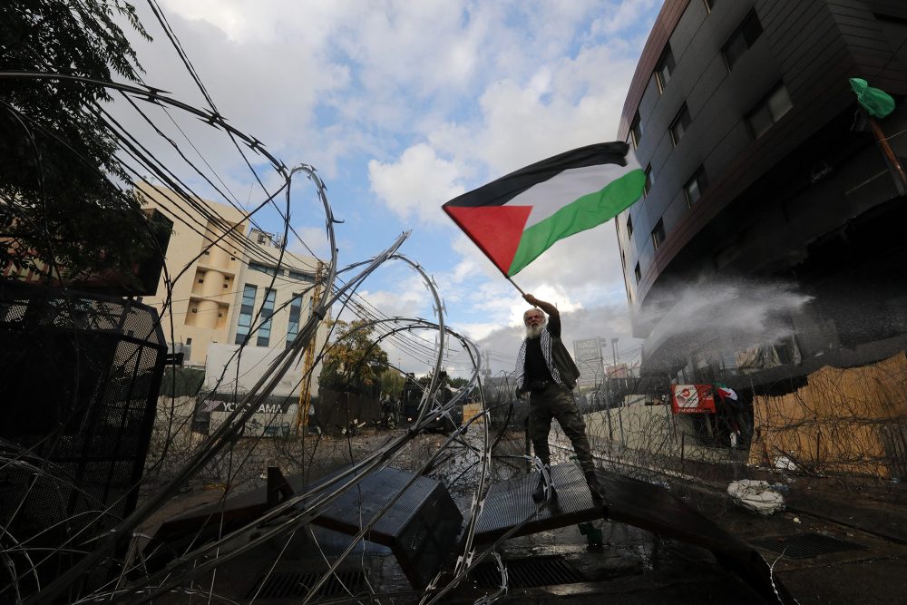 Proteste vor der US-Botschaft in Beirut am Mittwoch (Bild: Ibrahim Amro/AFP)