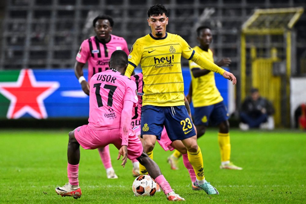 LASK's Moses Usor and Union's Cameron Puertas Castro fight for the ball during a soccer match between Belgian Royale Union Saint Gilloise and Austrian Linzer Athletik-Sport-Klub (LASK), on Thursday 26 October 2023 in Brussels, on day 3 of the group phase of the UEFA Europa League competition, in group E. BELGA PHOTO LAURIE DIEFFEMBACQ