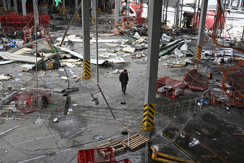 Zerstörte Lagerhalle in der Region Charkiw (Bild: Sergey Bobok/AFP)