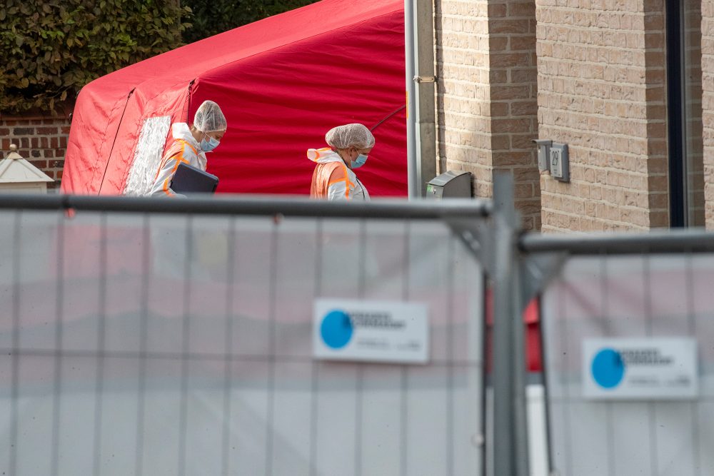 Der Tatort am Samstag: Die Anwaltskanzlei Flammee-Van Der Stichelen in Sint-Lievens-Houtem (Bild: Nicolas Maeterlinck/Belga)