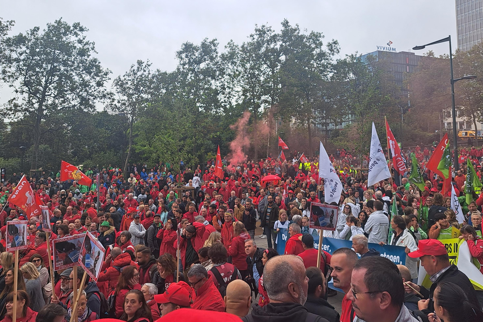 Die Gewerkschaften protestieren gegen das geplante Demonstrationsgesetz (Bild: Timon Ramboer/Belga)