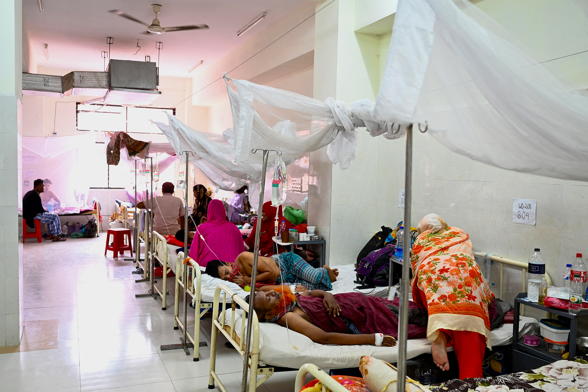 Patienten mit Dengue-Fieber im Krankenhaus von Dhaka (Bild: Munir Uz Zaman/AFP)