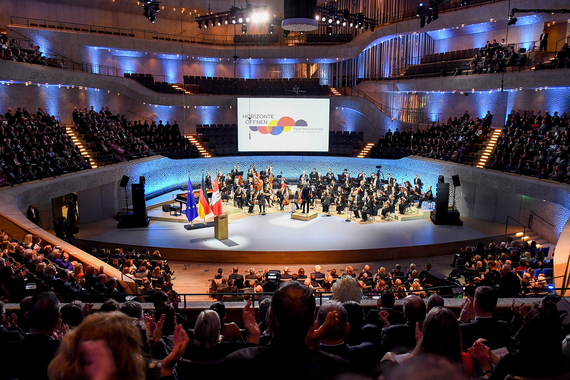 Festakt in der Hamburger Elbphilharmonie zum Tag der Deutschen Einheit (Bild: Gregor Fischer/Pool/AFP)