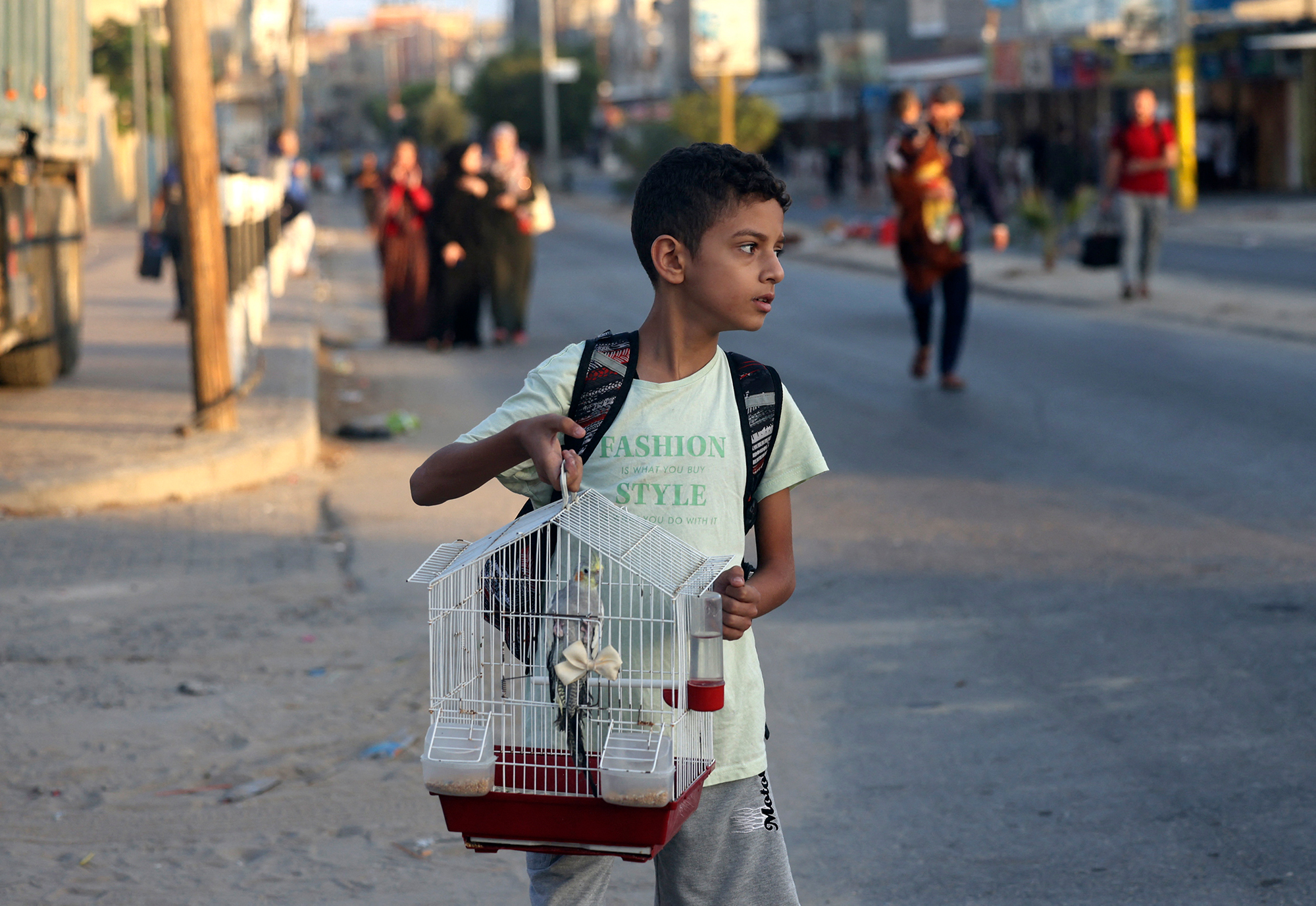 Palästinensischer Junge auf der Flucht im Gazastreifen (Bild: Mohammed Abed/AFP)