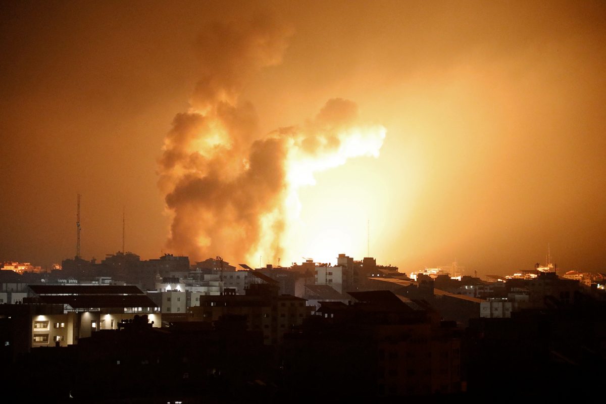 Als Reaktion auf den Angriff durch die Hamas feuerte Israel Raketen auf palästinensische Gebiete ab (Bild: Eyad Baba/AFP)