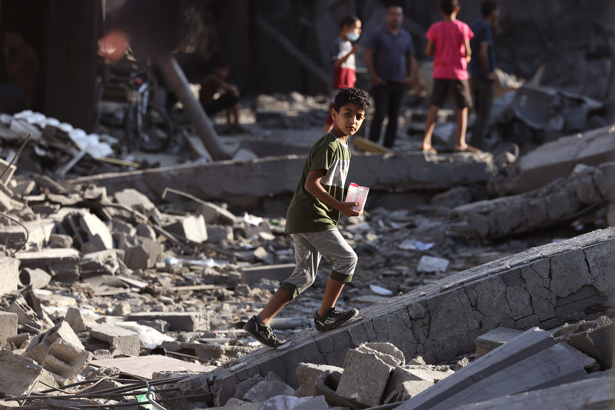 Zerstörte Gebäude im Flüchtlingslager Nuseirat im zentralen Gazastreifen (Bild: Mohammed Abas/AFP)