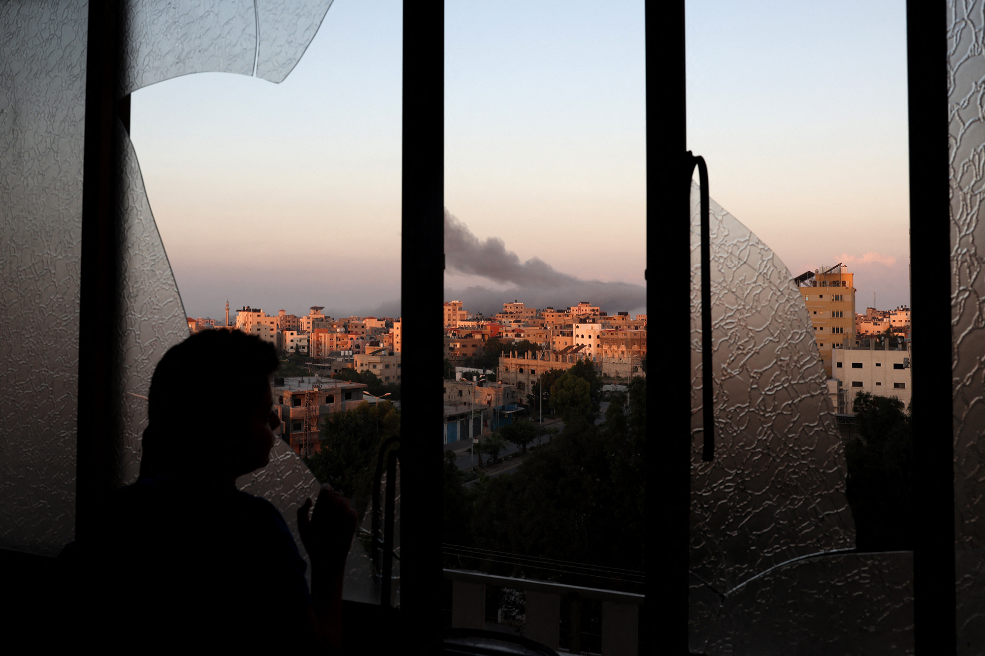 Rauch über Gaza-Stadt am Morgen des 13. Oktober (Bild: Mohammed Abed/AFP)