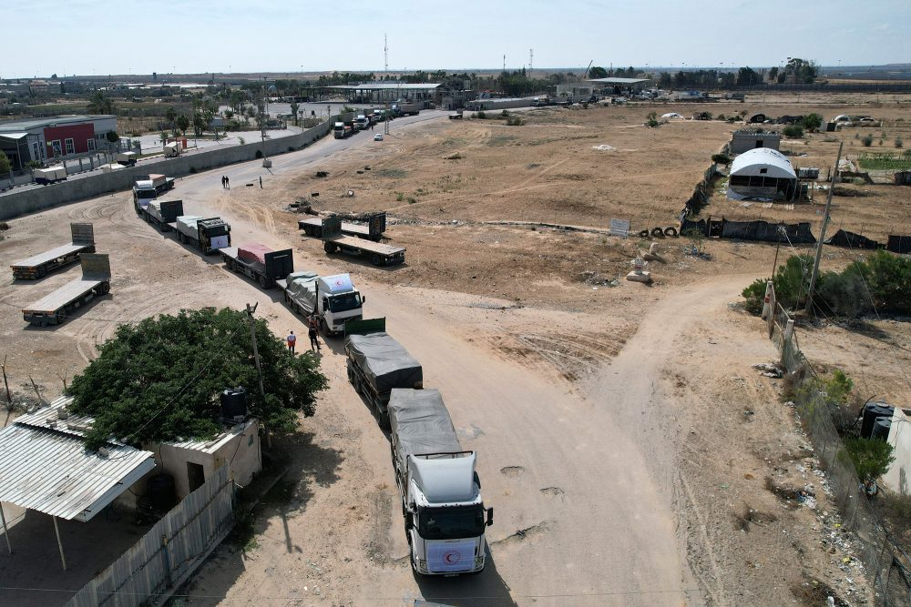 Erste Hilfslieferungen in den Gazastreifen gestartet (Bild vom 21. Oktober: Mohammed Abed/AFP)