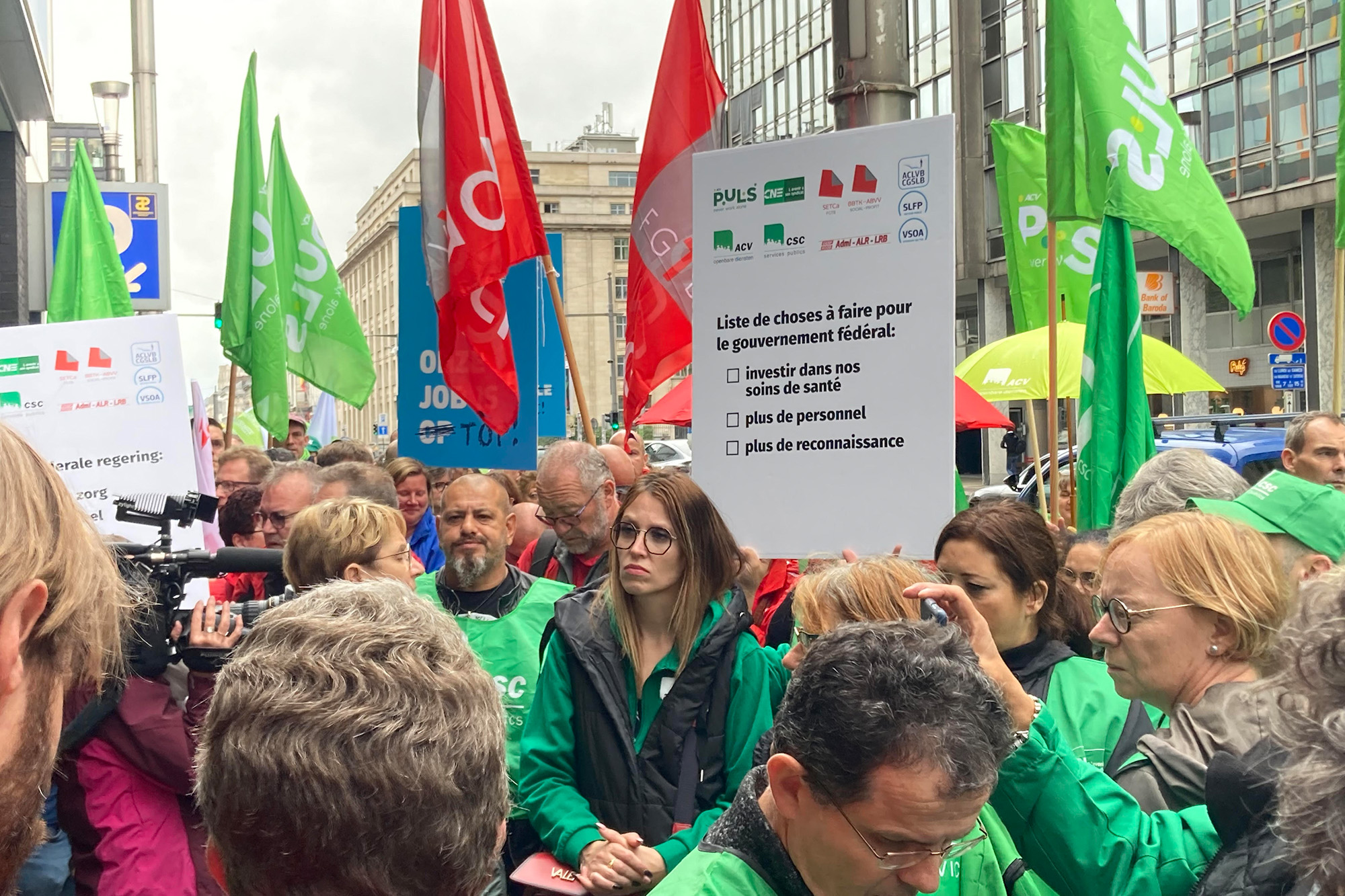 Aktion der Gewerkschaften vor dem Kabinett von Minister Vandenbroucke in Brüssel (Bild: Lou Lampaert/Belga)