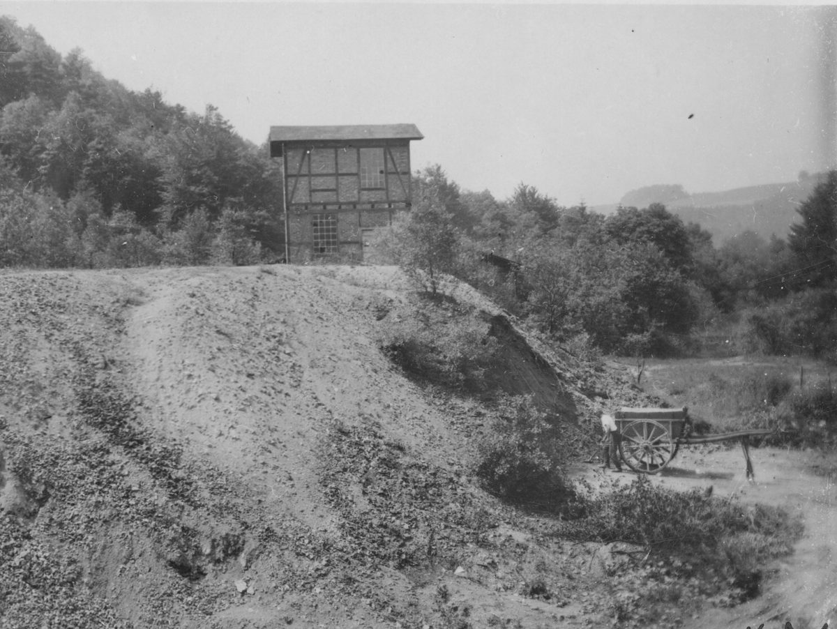 Das Werksgelände der Grube um 1930 (Bild:  Heimatbildarchiv des Oberbergischen Kreises)