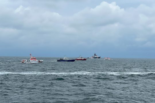 Nach der Frachter-Kollision vor Helgoland ist die Suche vorläufig eingestellt worden