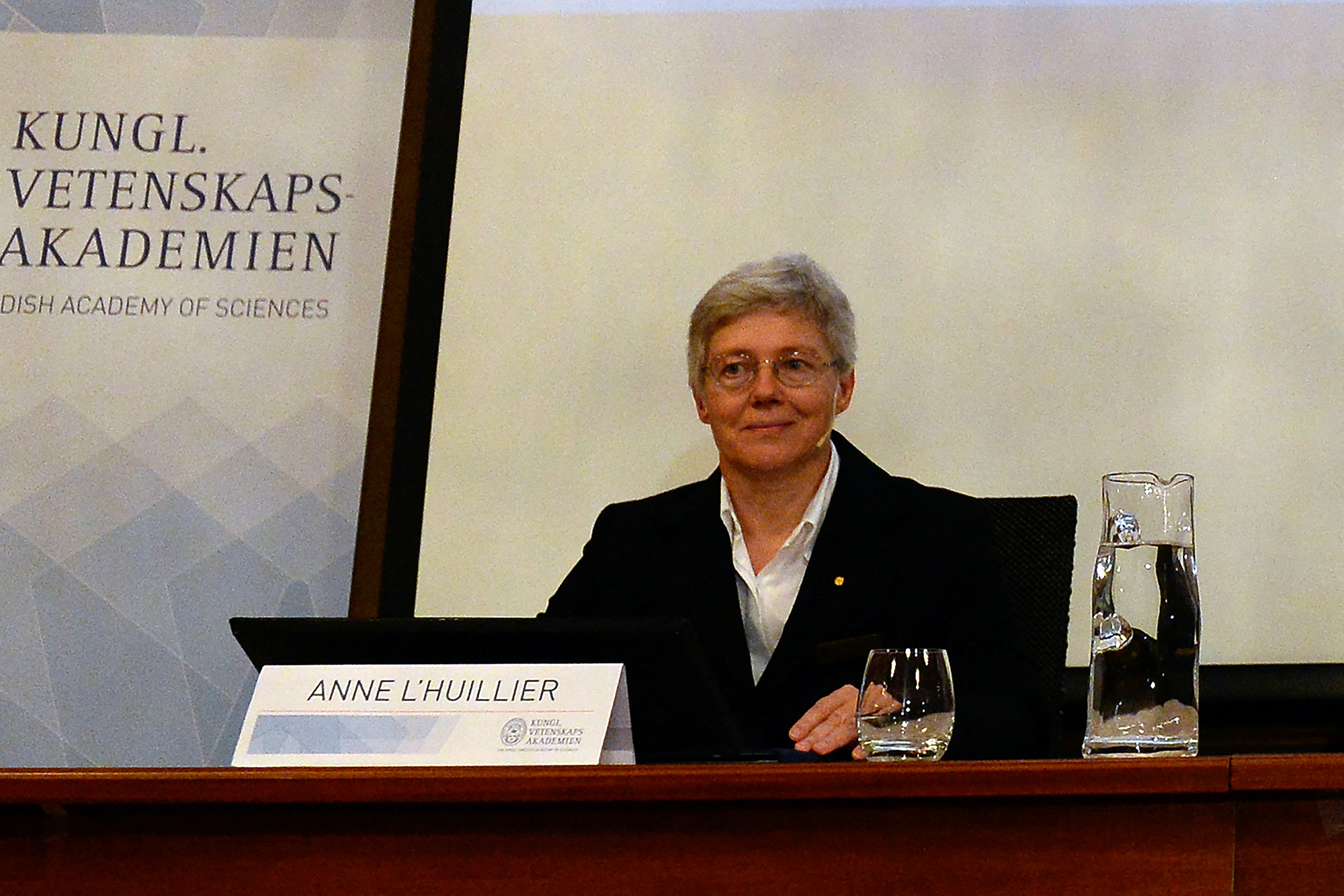 Anne L'Huillier ist eine der drei Preisträgerinnen (Bild: Jonathan Nackstrand/AFP)
