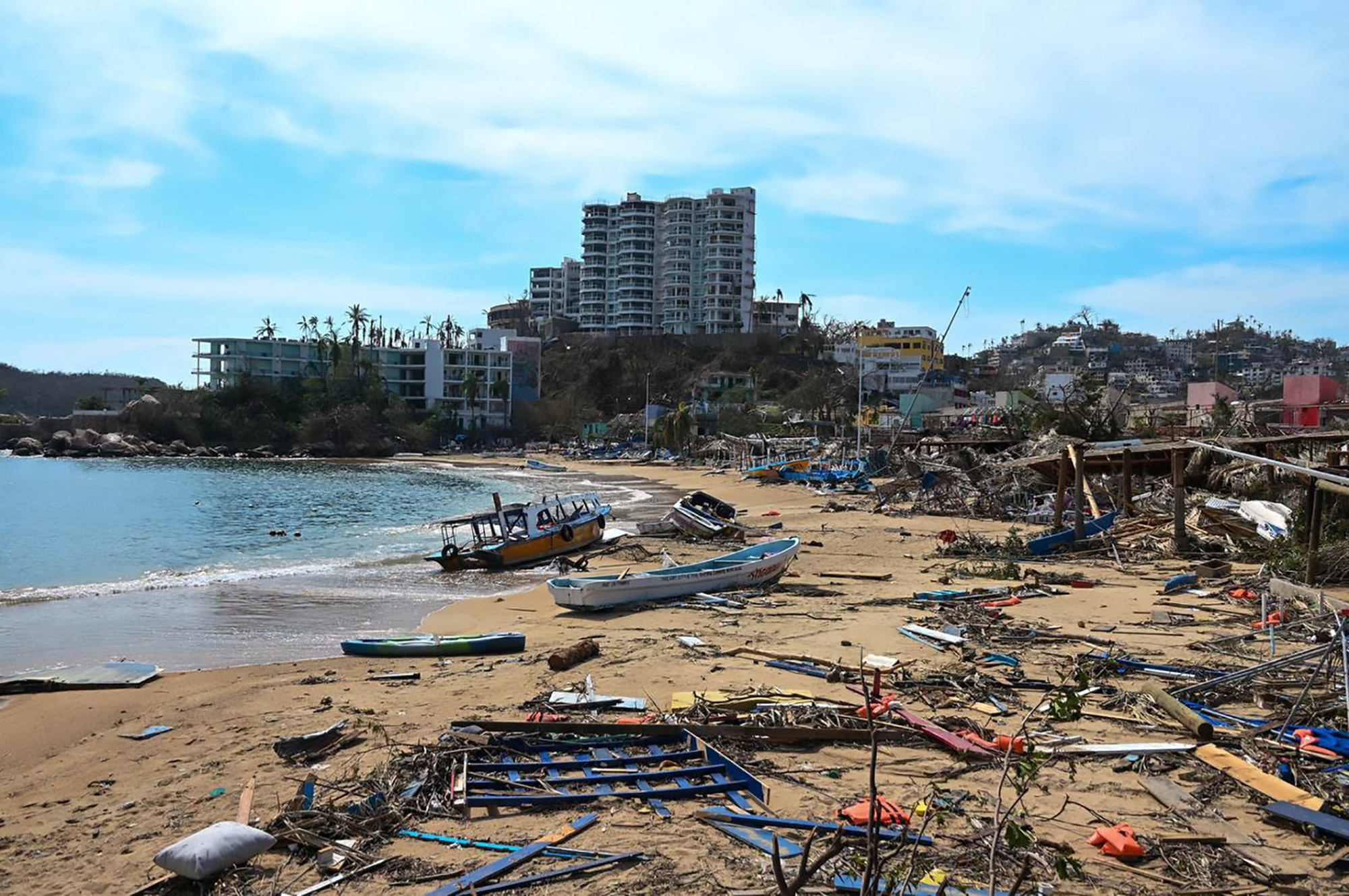 Hurrikan Otis verursacht Schäden am Badeort Acapulco (Bild: Francisco Robles/AFP)