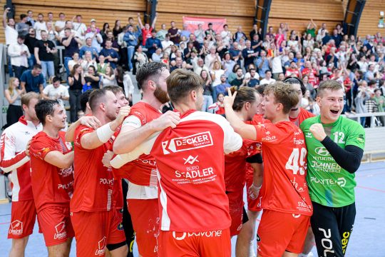So sehen Sieger aus: Die Spieler der KTSV Eupen freuen sich über ihren Erfolg gegen Pelt (Bild: Bernd Rosskamp/KTSV)