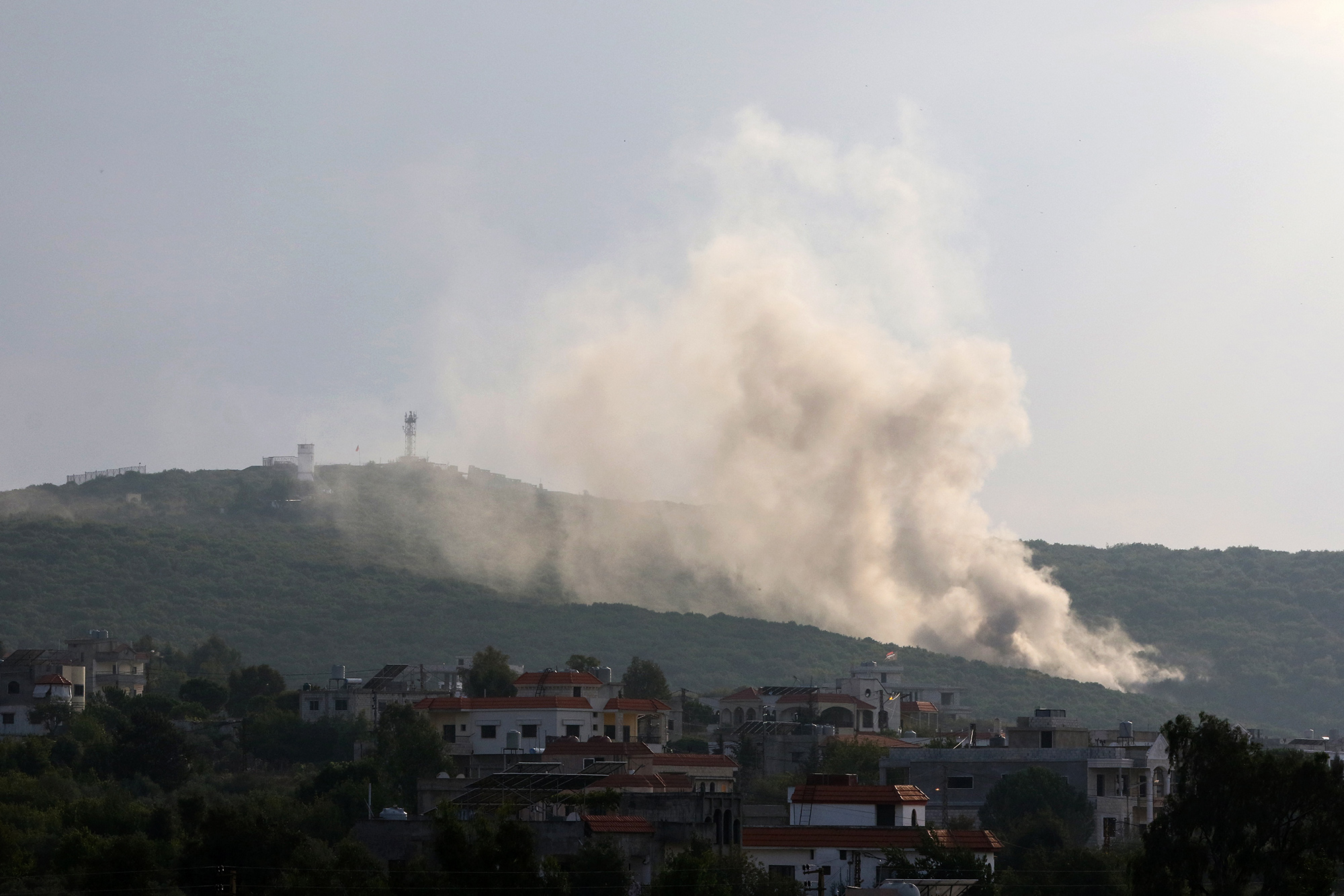 Rauch über dem libanesischen Dorf Aita al-Shaab an der Grenze zu Israel (Bild: Mahmoud Zayyat/AFP)