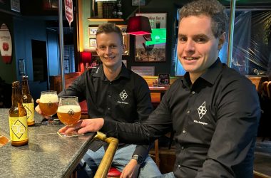 Das "96er" von Martin Mertes und Gregory Peters gibt es unter anderem im Pub in Bütgenbach (Bild: Katrin Margraff/BRF)