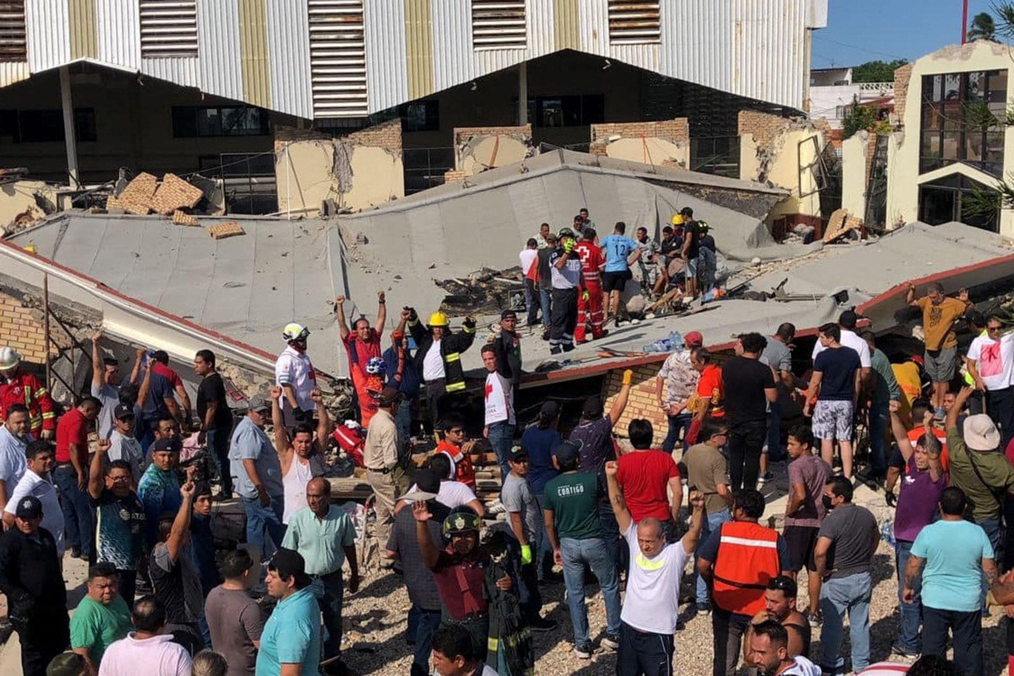 Rettungsaktion nach dem Einsturz eines Kirchendachs in Ciudad Madero im mexikanischen Bundesstaat Tamaulipas (Bild: Handout/Tamaulipas Civil Protection/AFP)
