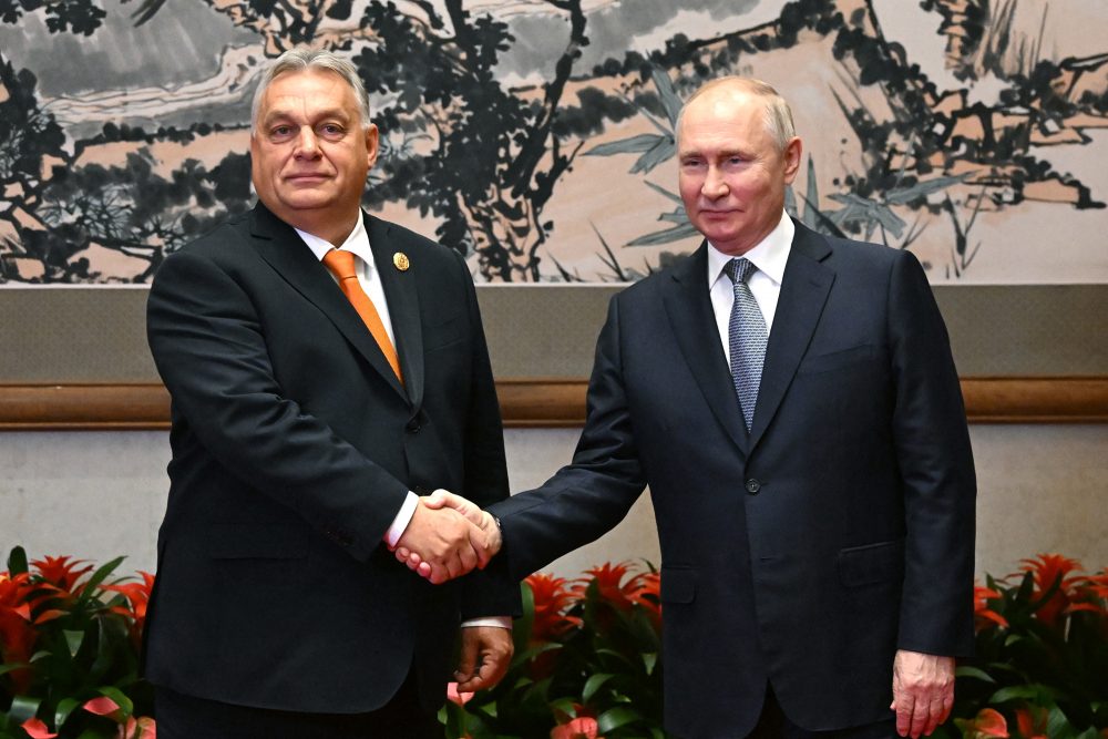 Viktor Orban und Wladimir Putin in Peking (Bild: Grigory Sysov/AFP)