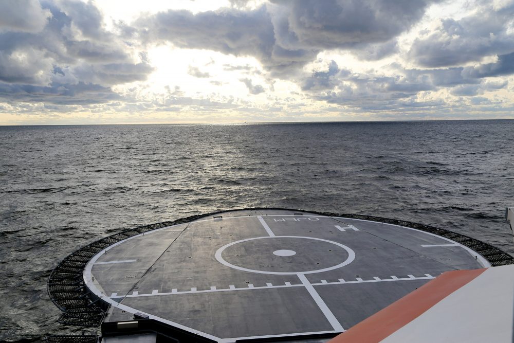 Das Offshore-Patrouillenschiff Turva des finnischen Grenzschutzes bei einer Patrouille in der Ostsee nahe der beschädigten Gas-Pipeline (Bild: Handout/Rajavartiolaitos/Finnish Boarder Guard/Lehtikuva/AFP)