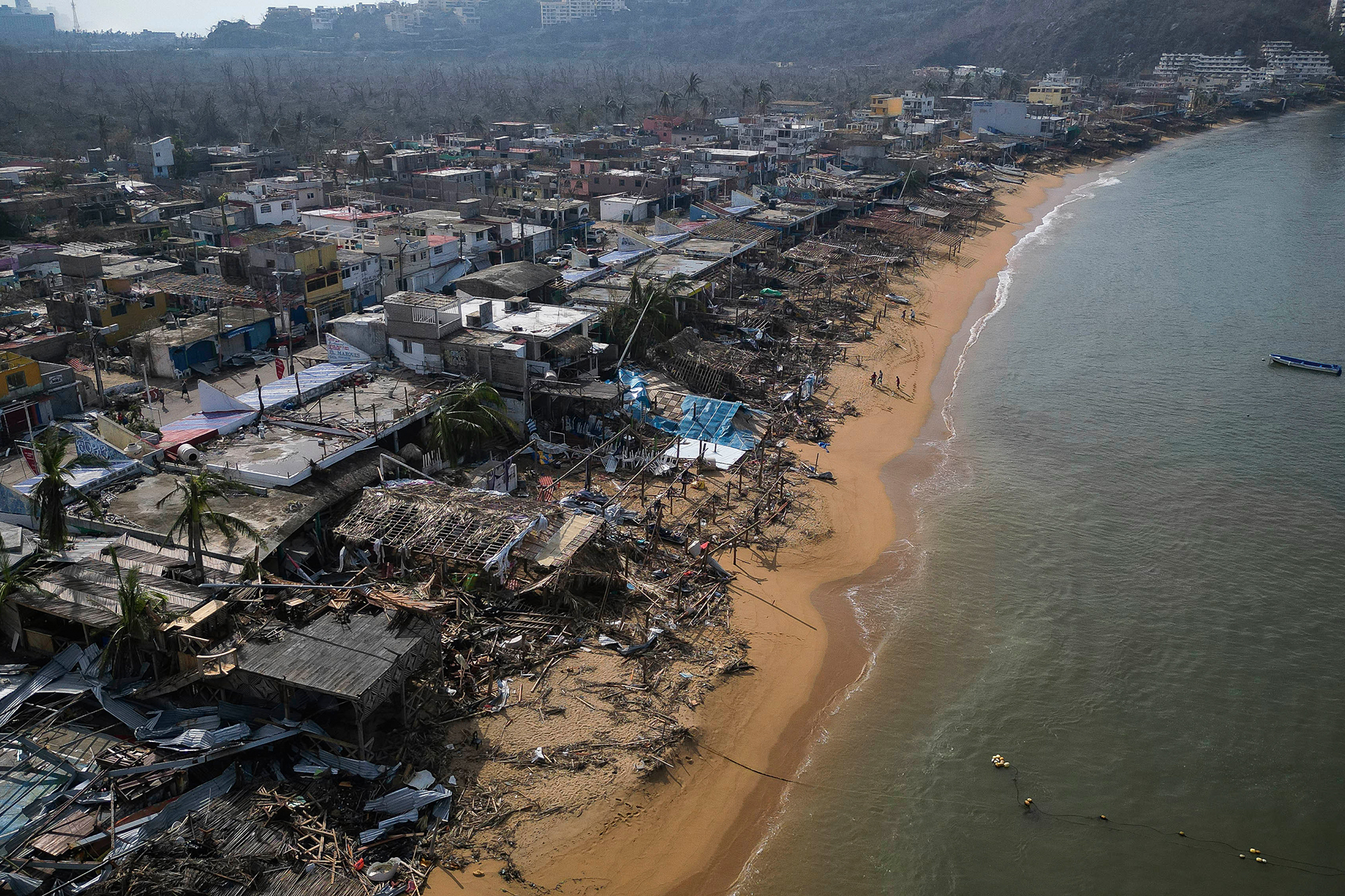 Luftaufnahme der durch den Hurrikan Otis verursachten Schäden in Puerto Marques (Bild: Rodrigo Oropeza/AFP)
