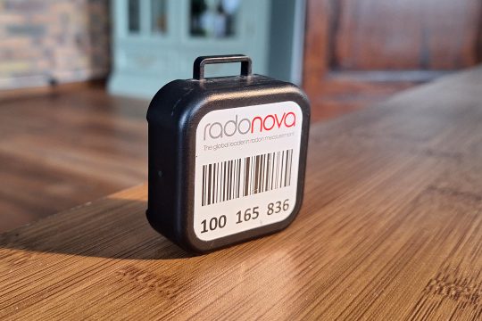 Radon-Test für zuhause (Bild: Dogan Malicki/BRF)