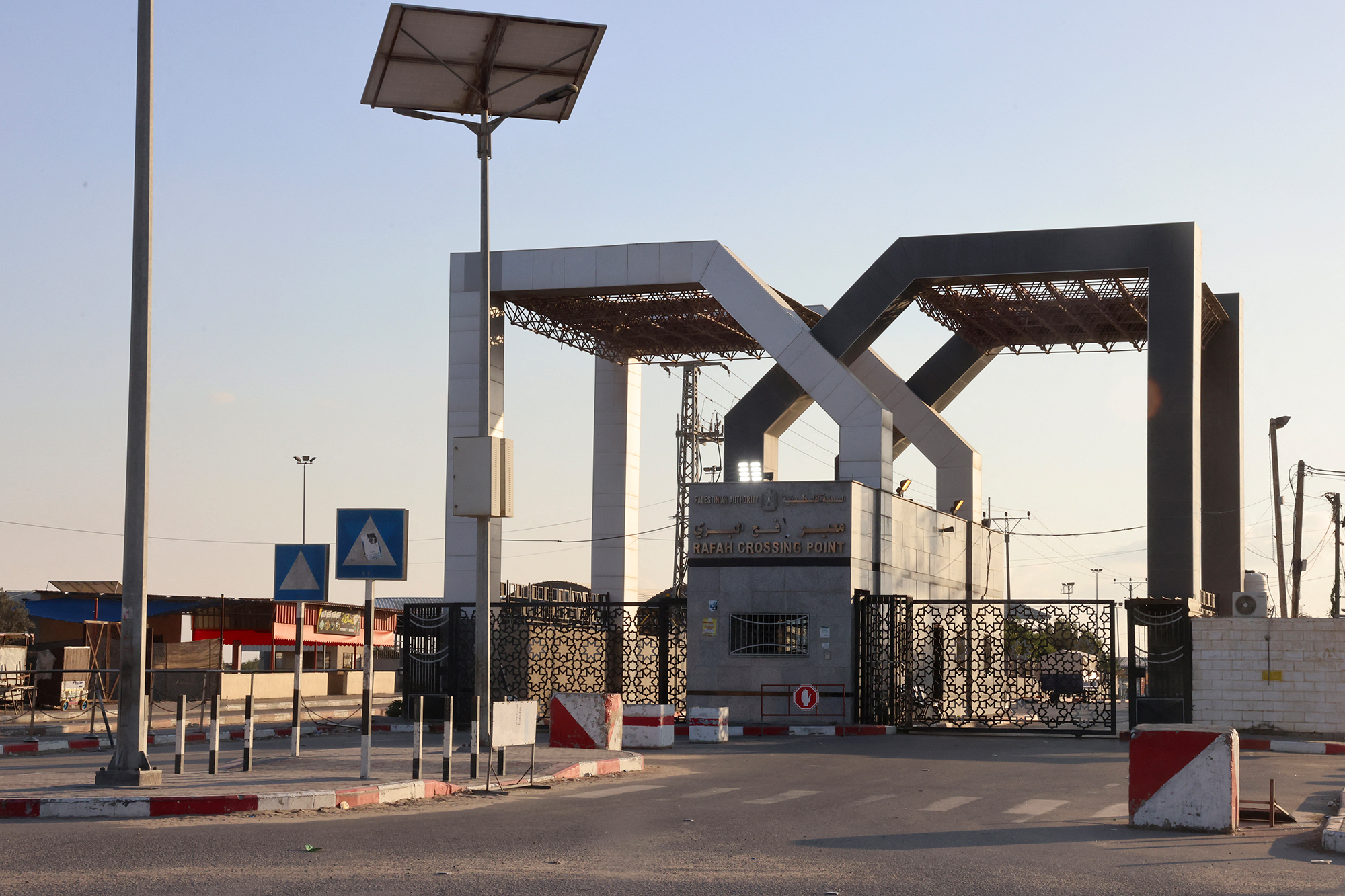 Der geschlossene Grenzübergang in Rafah (Bild: Said Khatib/AFP)