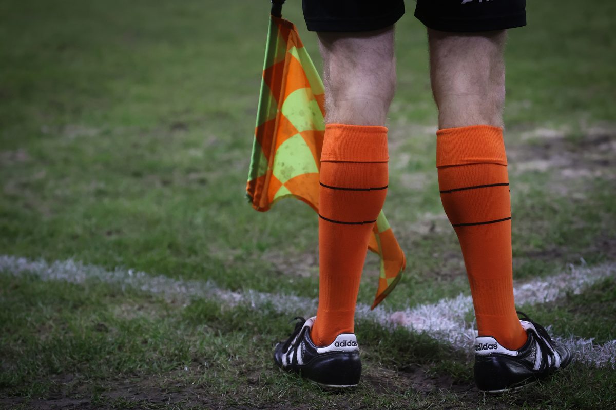 Fußballspiel In Der Kreisliga: Spieler Attackieren Schiedsrichter - BRF ...