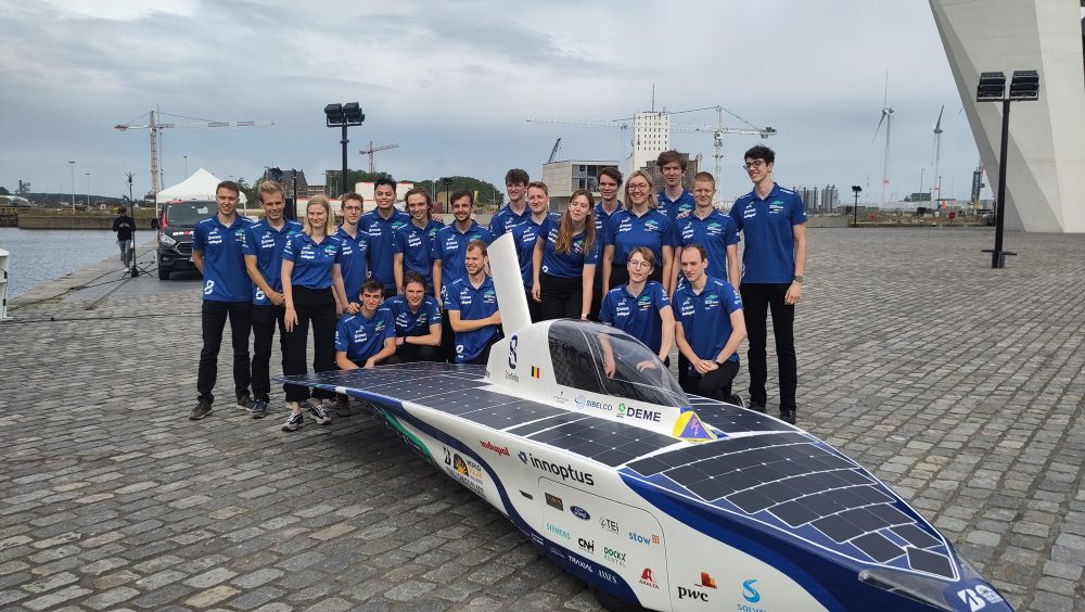 Das Solarauto-Team der KU Löwen (Bild: Ine Gillis/Belga)