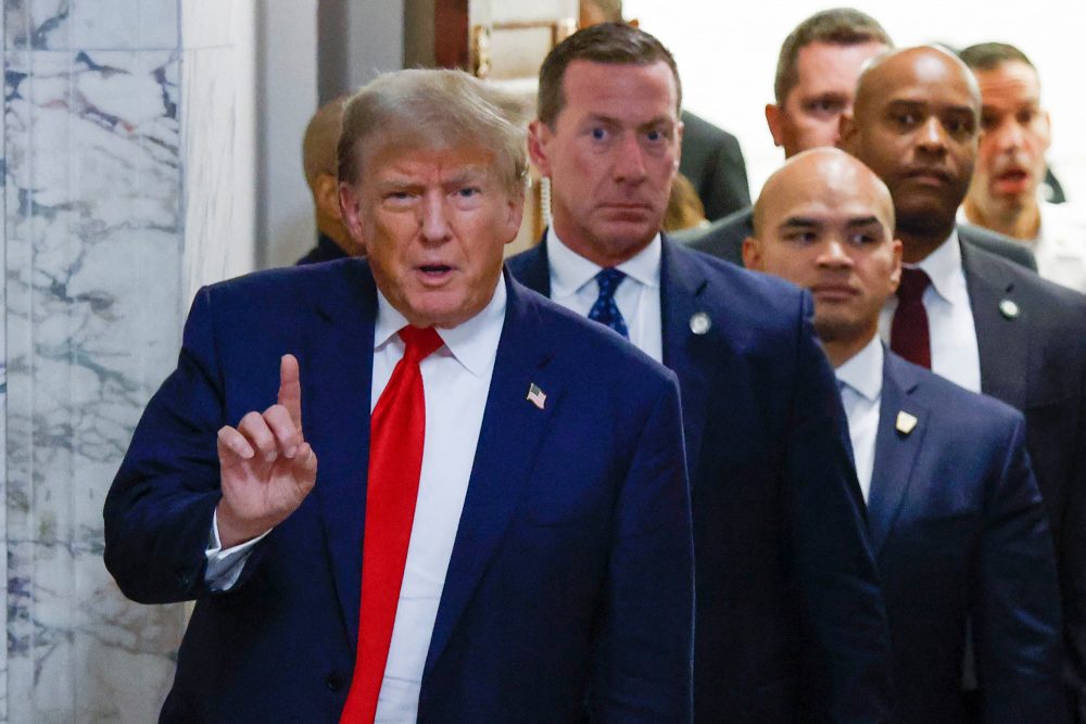 Donald Trump nach dem zweiten Verhandlungstag im Betrugsprozess (Bild: Kena Betancur/AFP)
