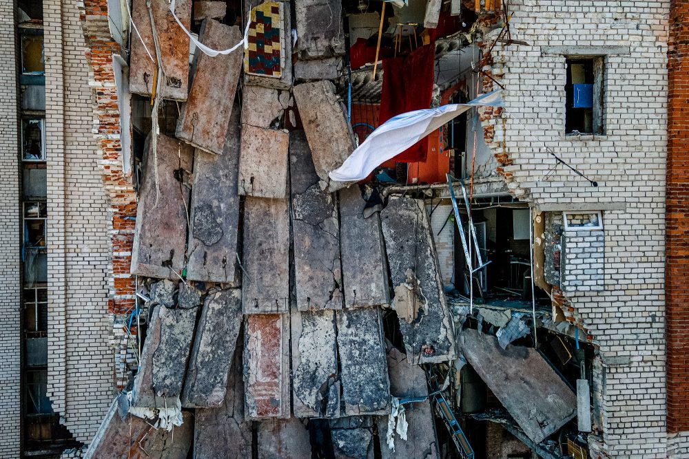 Zerstörtes Haus in der Ukraine nach einem russischen Angriff (Archivbild: Ihor Tkachov/AFP)