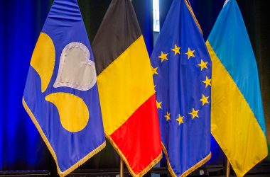 Flaggen von Brüssel, Belgien, der Europäischen Union und Ukraine