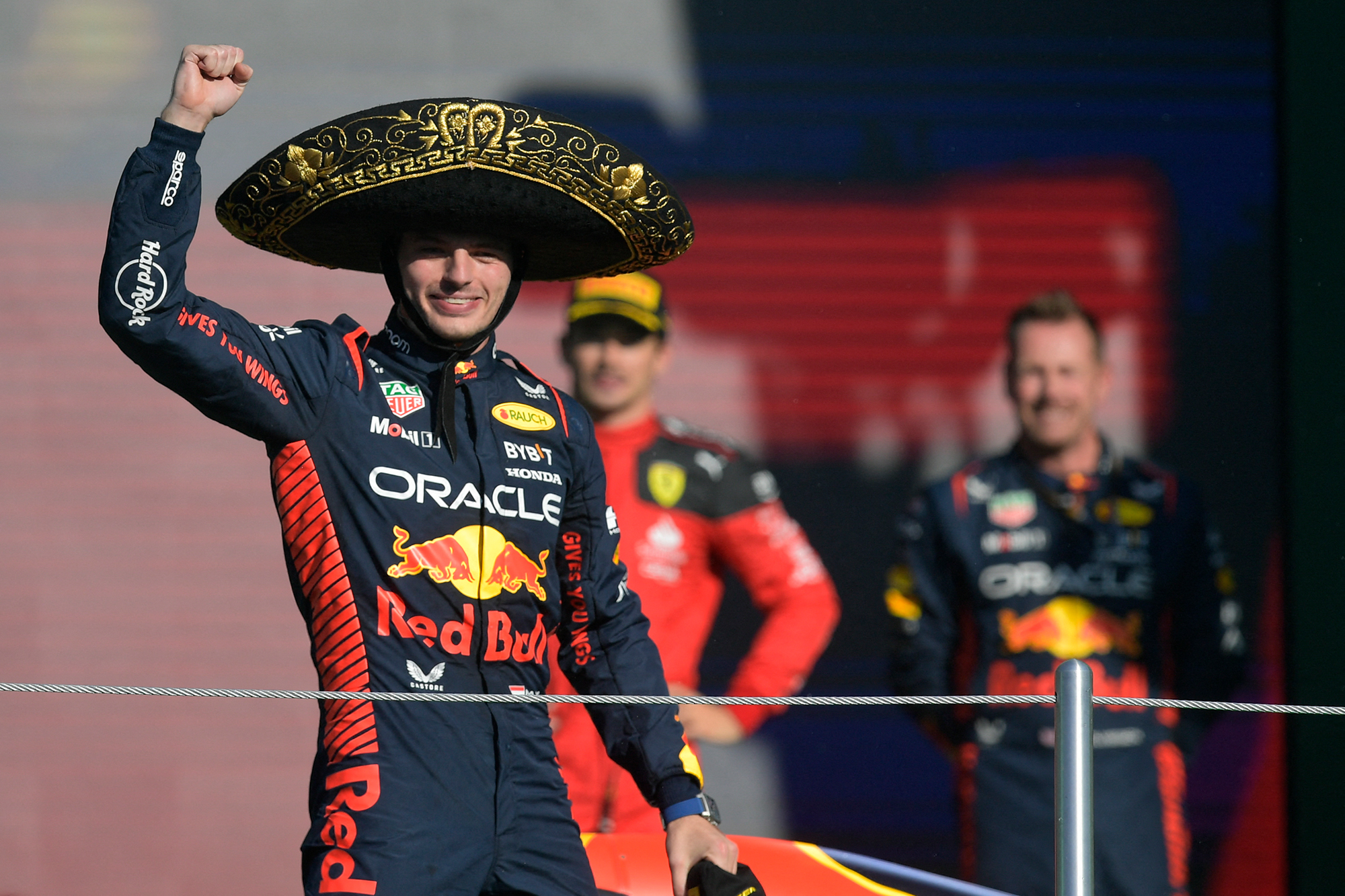 Max Verstappen freut sich über seinen Erfolg in Mexiko - Olé! (Bild: Claudio Cruz/AFP)