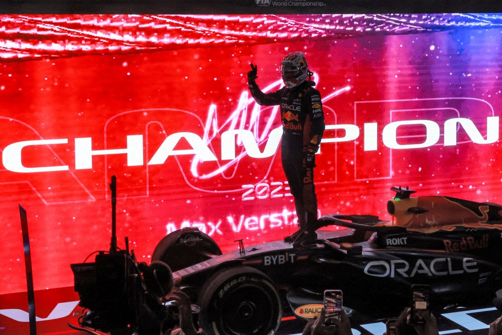 Max Verstappen feiert den dritten WM-Titel (Bild: Giuseppe Cacace/AFP)