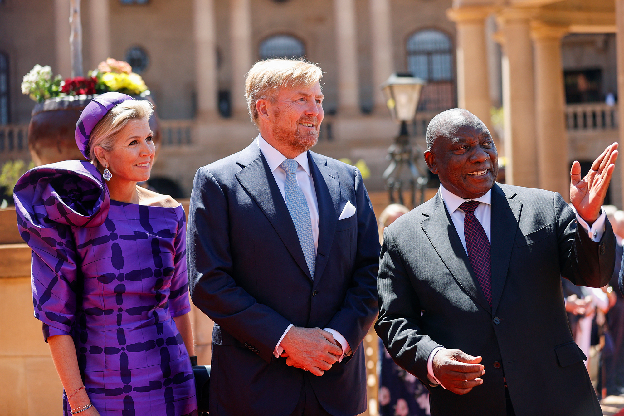 Königin Maxima, Willem-Alexander und der südafrikanische Präsident Cyril Ramaphosa (Bild: Phill Magakoe/AFP)