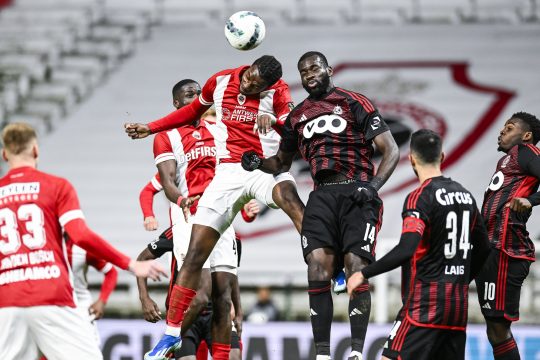 Backenblasen angesagt: Für Standard Lüttich gab es in Antwerpen eine 0:6-Klatsche (Bild: Tom Goyvaerts/Belga)