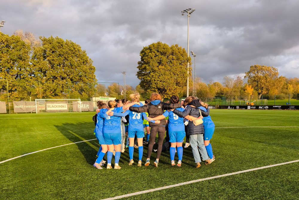 Die Frauen des FC Eupen feiern einen 8:2-Sieg über die AS (Bild: Christophe Ramjoie/BRF)