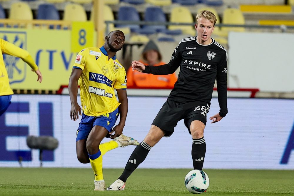 STVV's Aboubakary Koita and Eupen's Rune Paeshuyse fight for the ball during a soccer match between Sint-Truidense VV and KAS Eupen, Friday 03 November 2023 in Sint-Truiden, on day 13 of the 2023-2024 'Jupiler Pro League' first division of the Belgian championship. BELGA PHOTO BRUNO FAHY