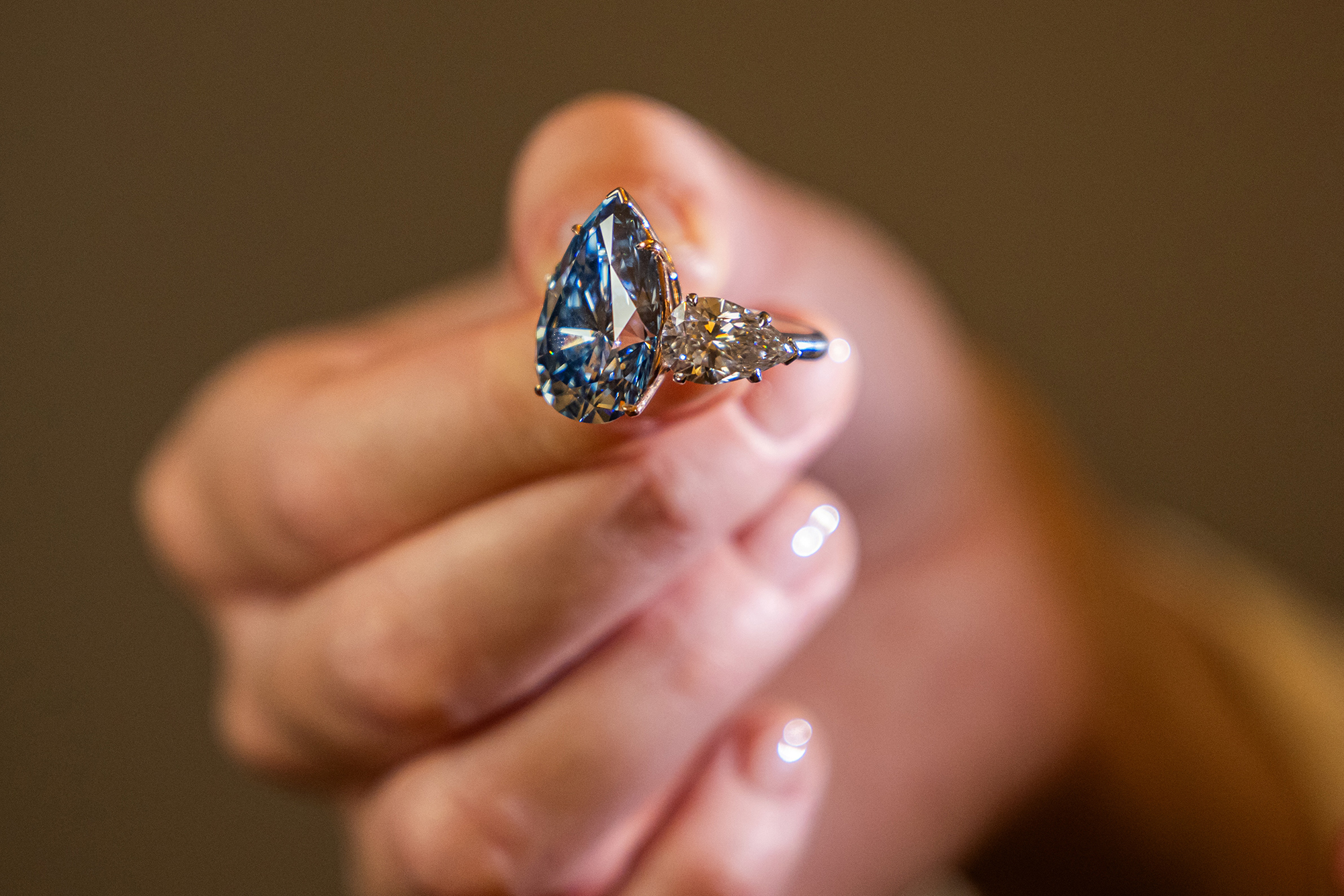 Diamant "Bleu Royal" versteigert (Bild: Pierre Albouy/AFP)
