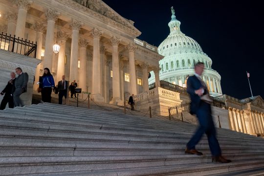 Parlamentsmitglieder verlassen das Kapitol