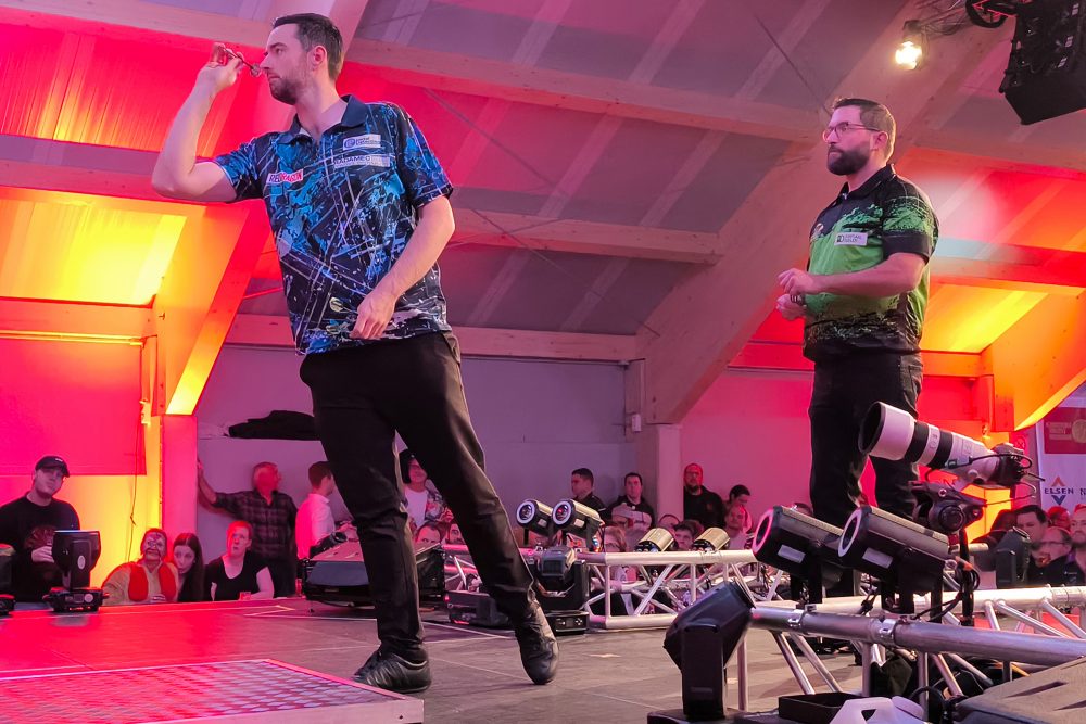 Beim Darts-Wettkampf in Oudler im November 2023 sind Luke Humphries und Mario Jodozy gegeneinander angetreten