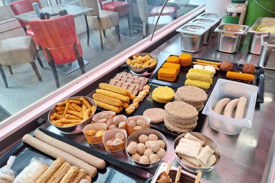 In der Frittenkiste in Eynatten (Bild: Dogan Malicki/BRF)