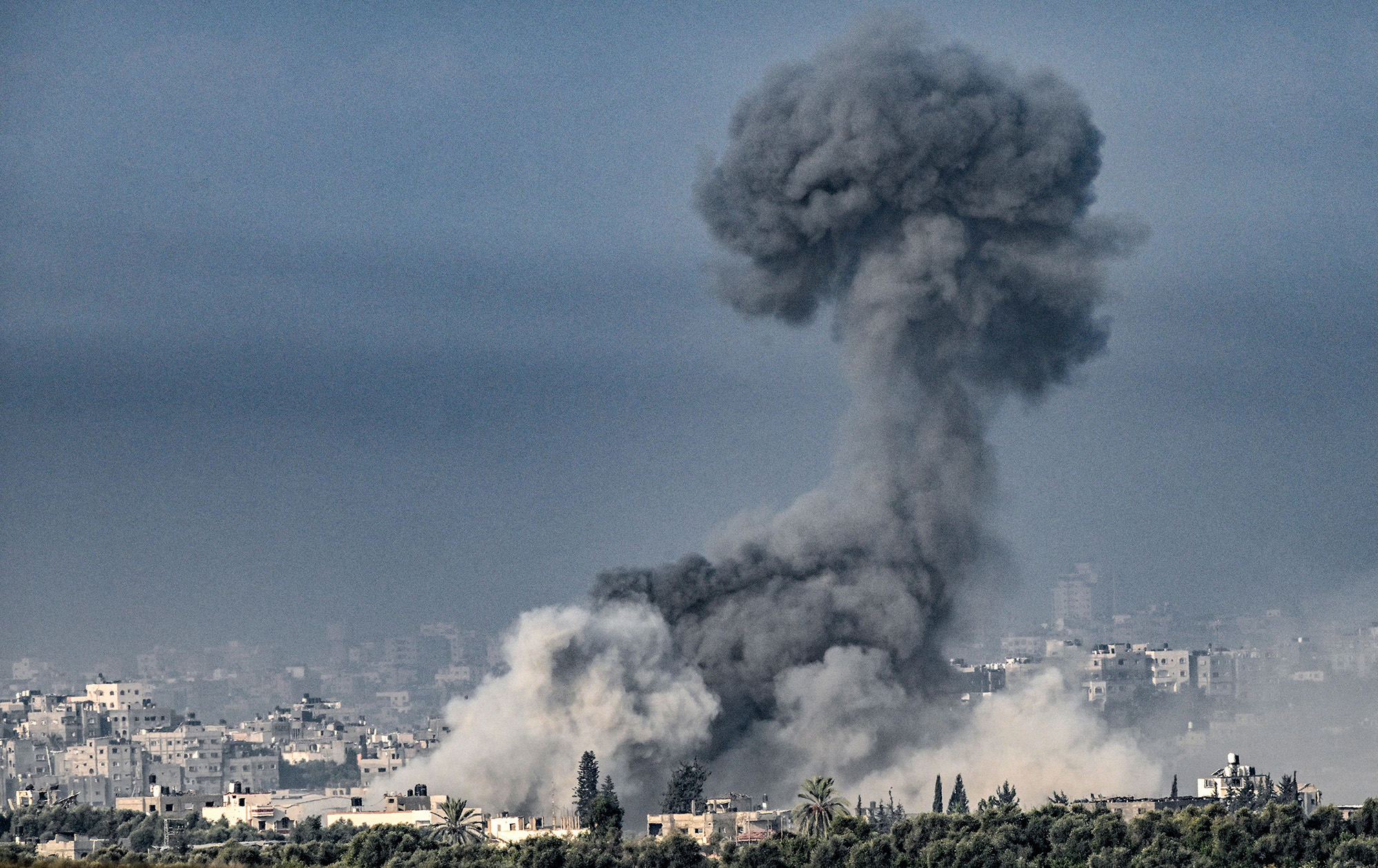 Rauchwolken über dem Gazastreifen am 1. November (Bild: Yuri Cortez/AFP)