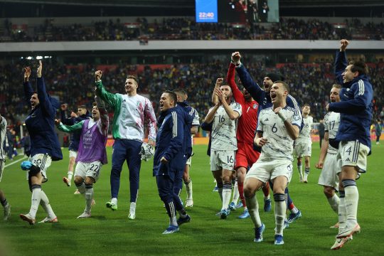 Die Italiener freuen sich, dass sie bei der EM dabei sind (Bild: Leon Kuegeler/AFP)