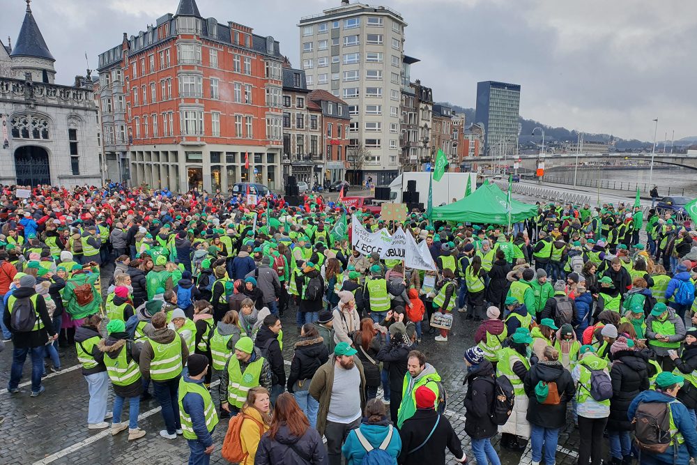 Lehrer demonstrieren in Lüttich (Bild: Laurent Cavenati/Belga)